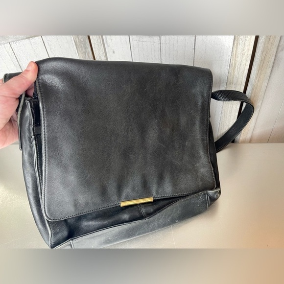Vintage Nine West Black Distressed Leather Messenger Work Bag Purse - Picture 2 of 10